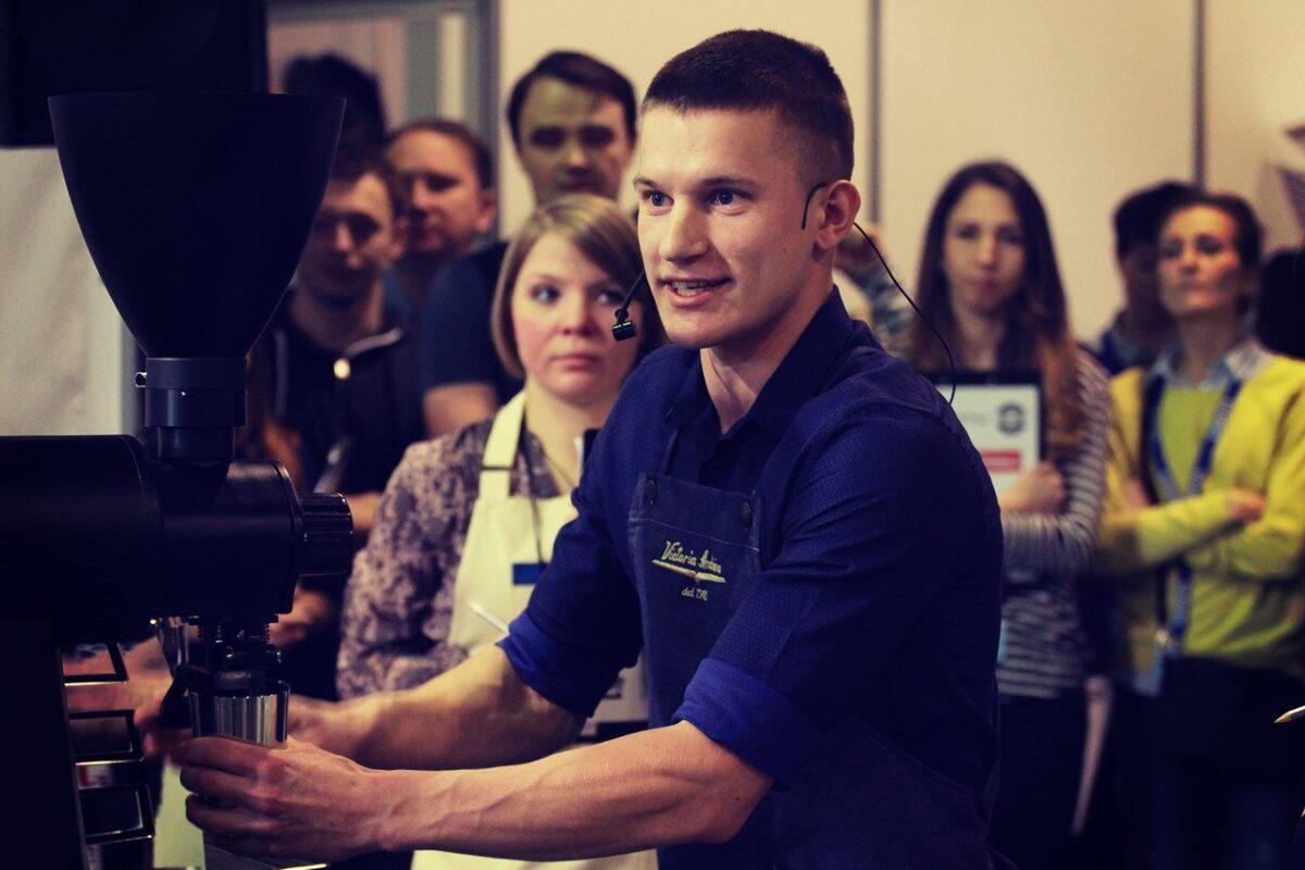 Константин храмов бариста. Академия бариста Даблби. Russian Barista одежда. Бариста Сергей Коновалов чемпион.