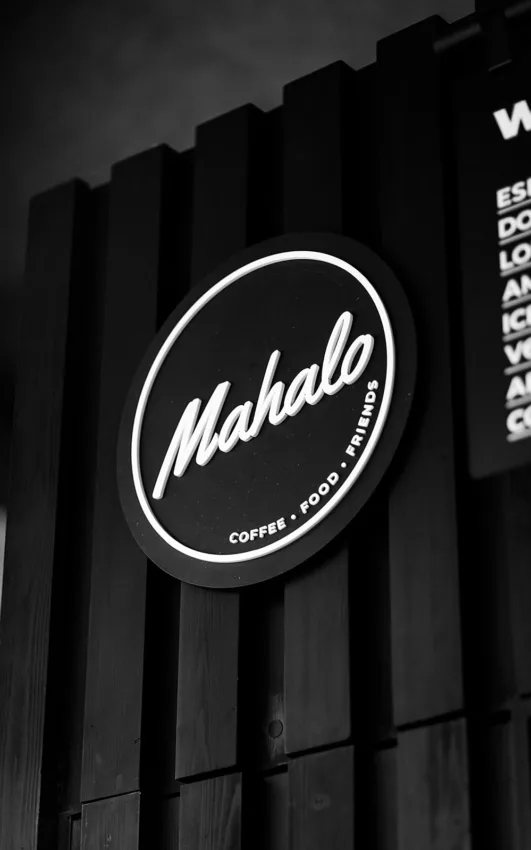 A Mahalo sign with the words Coffee, Food, Friends.